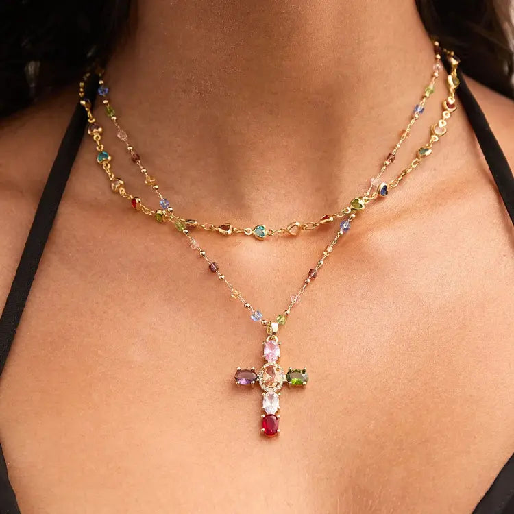 👍🥰🥰 Colar com uma cruz colorida de zircónias cúbicas. Inclui uma bonita caixa de joias.