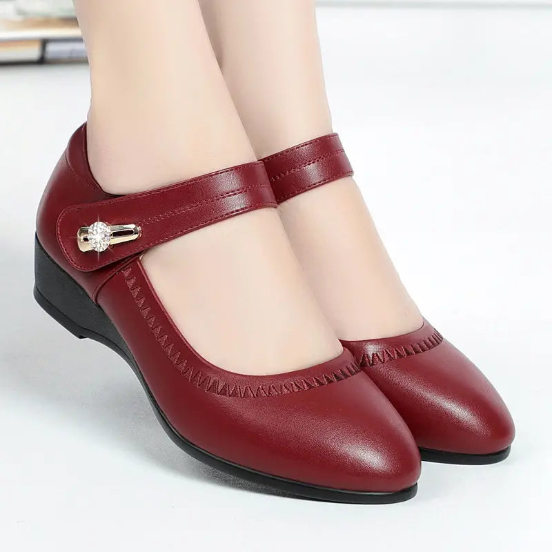 🏆👡【Tamanhos 35-41】Sapatos em pele macia com sola macia e salto plataforma antiderrapante para mães
