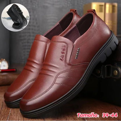 👞【Tamanhos 39-44】 Sapatos de homem em pele, novo estilo 2026, sapatos casuais de negócios em pele, pele macia, sola macia, antiderrapante.