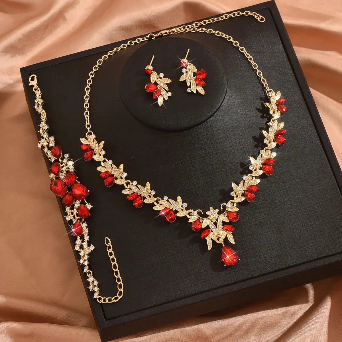 🔥💎✨Conjunto de joias de alta qualidade com pendentes em forma de gota, banhados a ouro (três peças): Colar + Pulseira + Brincos