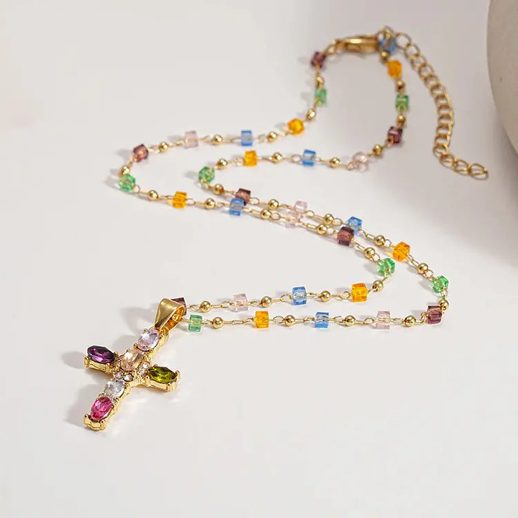👍🥰🥰 Colar com uma cruz colorida de zircónias cúbicas. Inclui uma bonita caixa de joias.